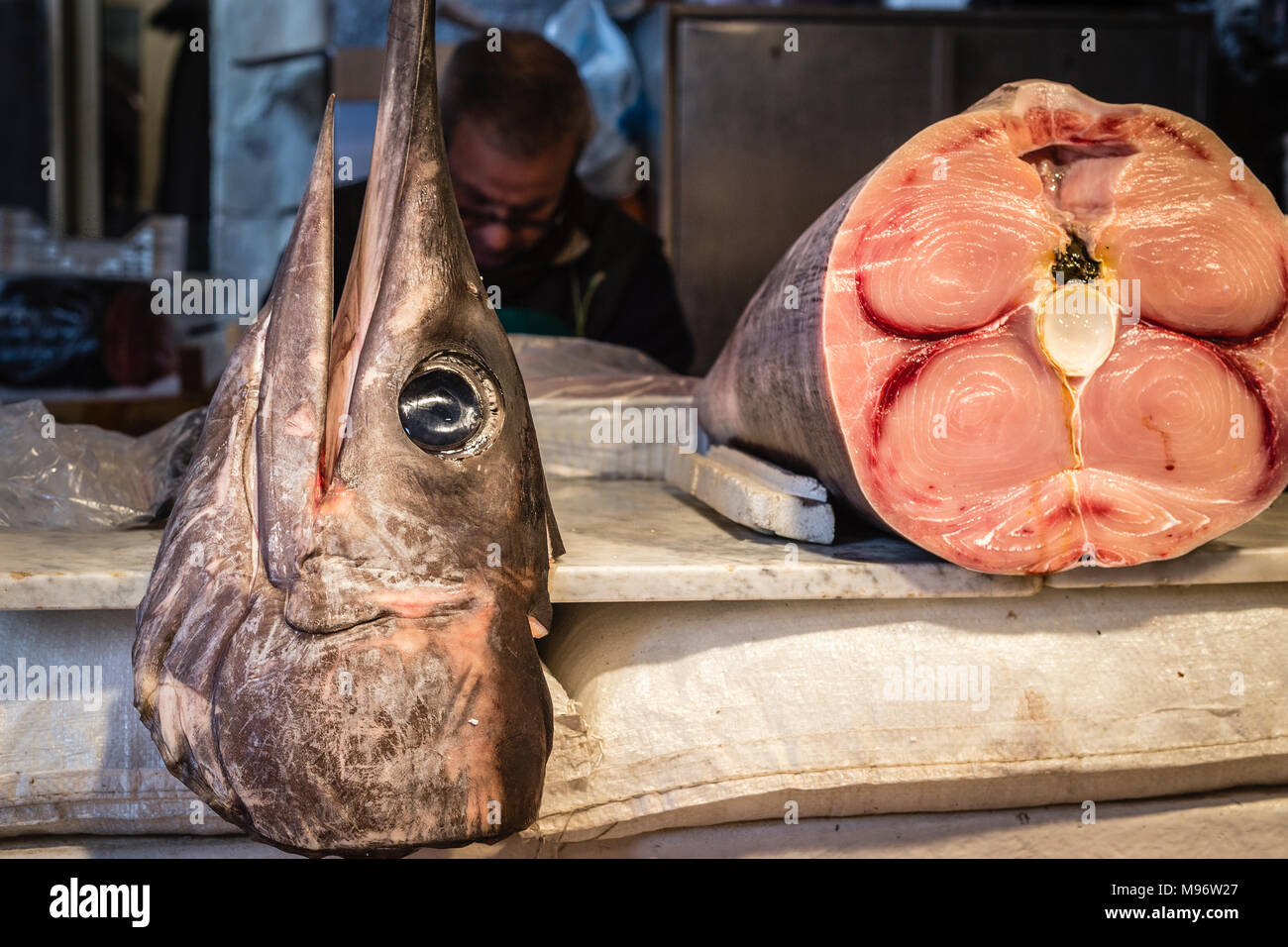 Poisson épée, la Pescheria, marché aux poissons Catane, Sicile, Italie. Banque D'Images
