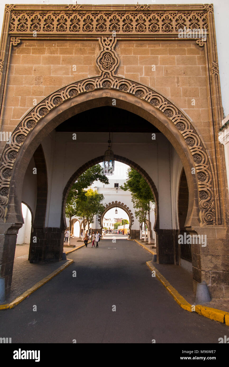 Mc236 Maroc, Casablanca, Quartier Habous, mosquée Muhammadi road Archway passant sous Banque D'Images