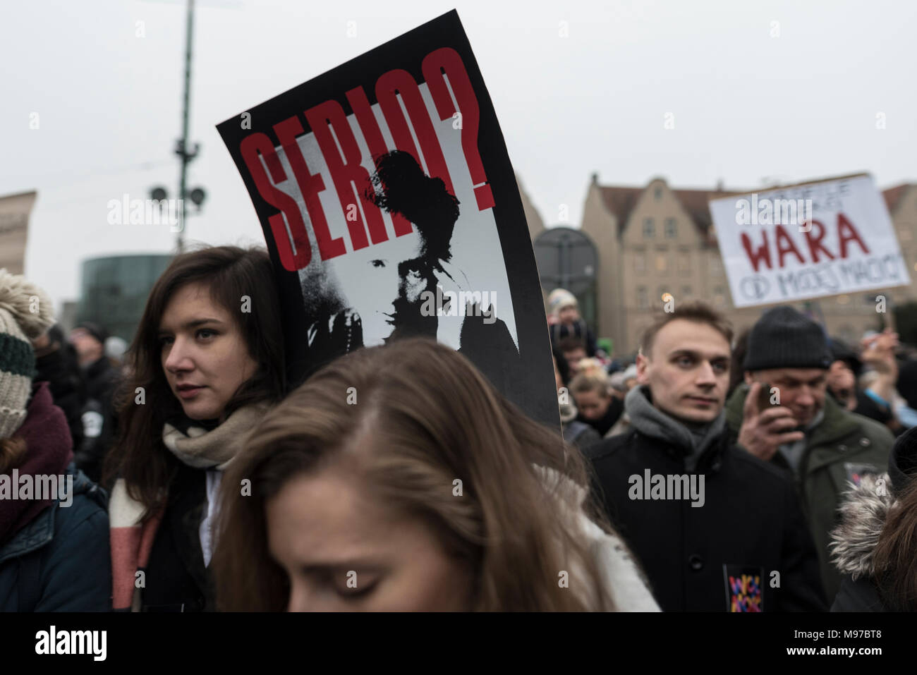 Poznan, Pologne, Grande Pologne. 23 mars 2018. Le Vendredi Noir - National la grève des femmes. Le lundi 19 mars, un groupe de députés du parti au pouvoir, Droit et Justice (PiS) et Kukiz15, dans le domaine de la Justice et des droits de l'homme, le Comité a émis un avis favorable sur le projet de loi sur l'avortement d'arrêt. L'initiative, qui mène au plomb, Jean-Paul Beaumier Kaja veut serrer déjà restrictive la loi anti-avortement en Pologne. Le mercredi ou jeudi, la politique sociale et de la famille parlementaire Commission devait avoir lieu. Le vote en plénière était également prévu. Credit : Slawomir Kowalewski/Alamy Live News Banque D'Images