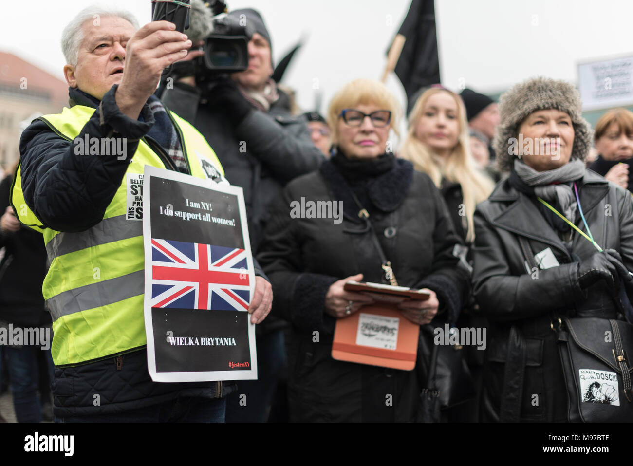 Poznan, Pologne, Grande Pologne. 23 mars 2018. Le Vendredi Noir - National la grève des femmes. Le lundi 19 mars, un groupe de députés du parti au pouvoir, Droit et Justice (PiS) et Kukiz15, dans le domaine de la Justice et des droits de l'homme, le Comité a émis un avis favorable sur le projet de loi sur l'avortement d'arrêt. L'initiative, qui mène au plomb, Jean-Paul Beaumier Kaja veut serrer déjà restrictive la loi anti-avortement en Pologne. Le mercredi ou jeudi, la politique sociale et de la famille parlementaire Commission devait avoir lieu. Le vote en plénière était également prévu. Credit : Slawomir Kowalewski/Alamy Live News Banque D'Images