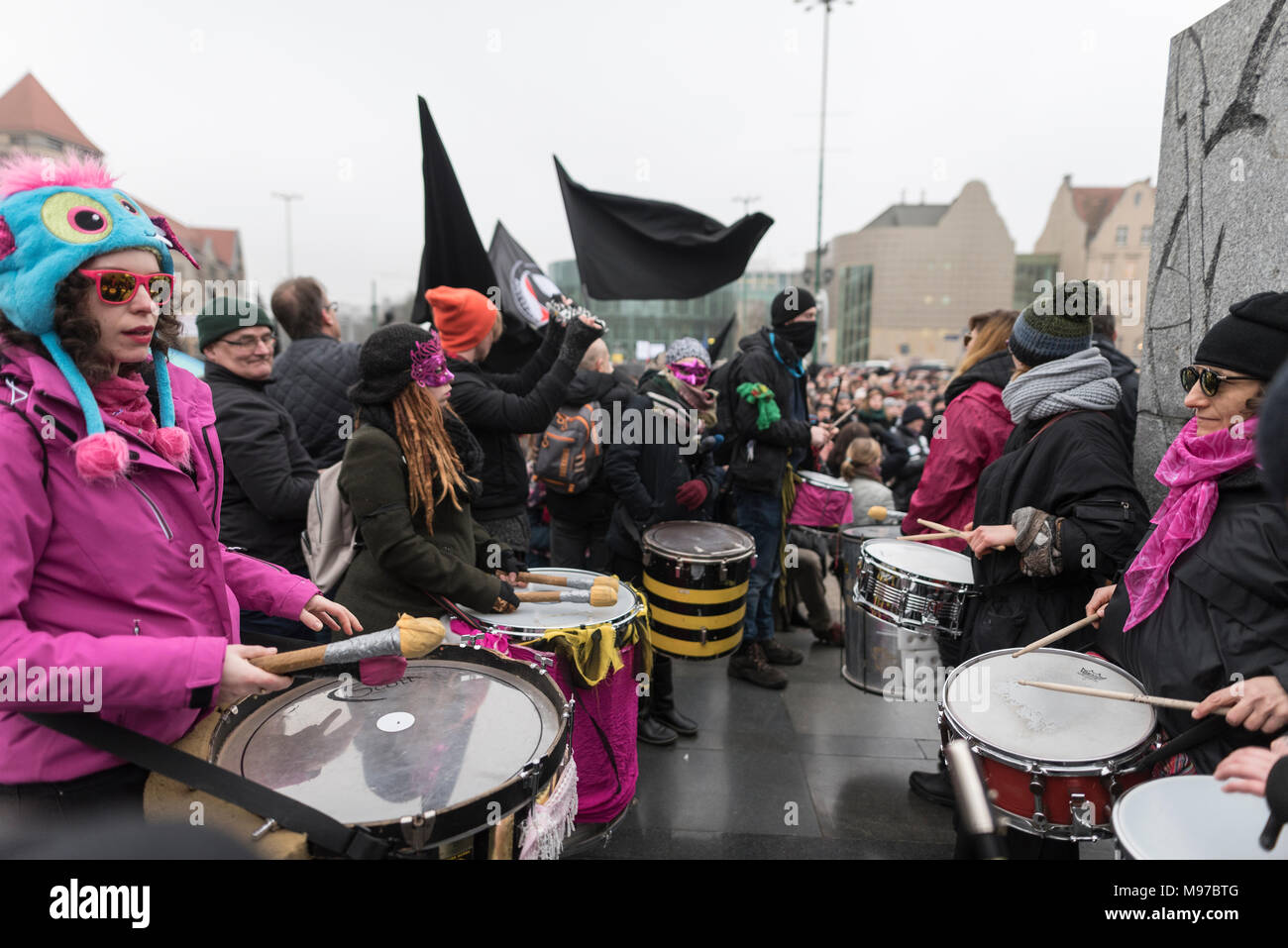 Poznan, Pologne, Grande Pologne. 23 mars 2018. Le Vendredi Noir - National la grève des femmes. Le lundi 19 mars, un groupe de députés du parti au pouvoir, Droit et Justice (PiS) et Kukiz15, dans le domaine de la Justice et des droits de l'homme, le Comité a émis un avis favorable sur le projet de loi sur l'avortement d'arrêt. L'initiative, qui mène au plomb, Jean-Paul Beaumier Kaja veut serrer déjà restrictive la loi anti-avortement en Pologne. Le mercredi ou jeudi, la politique sociale et de la famille parlementaire Commission devait avoir lieu. Le vote en plénière était également prévu. Credit : Slawomir Kowalewski/Alamy Live News Banque D'Images