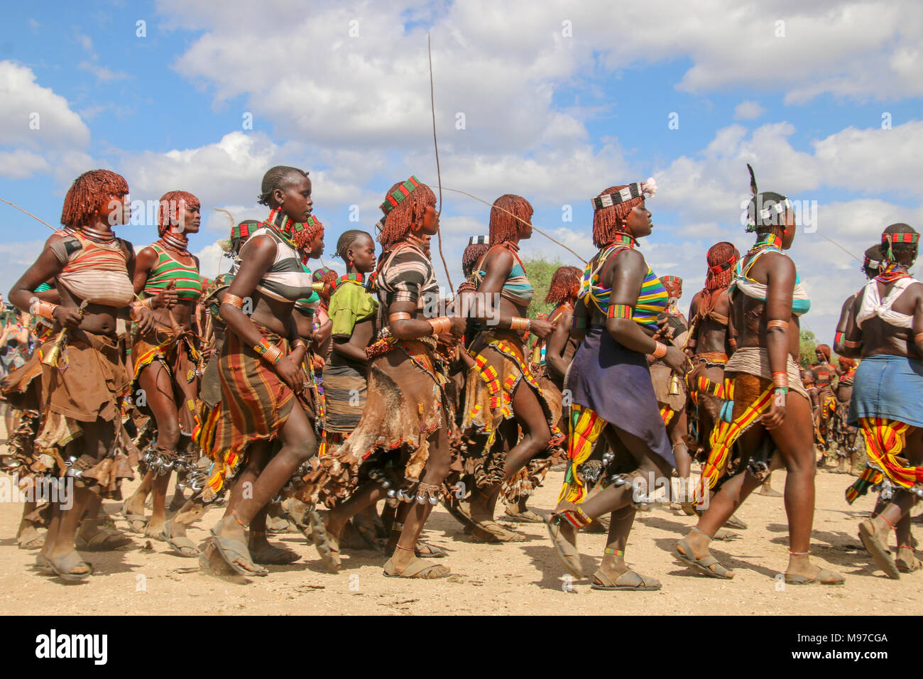 L'Afrique, l'Éthiopie, la vallée de la rivière Omo Tribu Hamer. Une danse tribale Banque D'Images