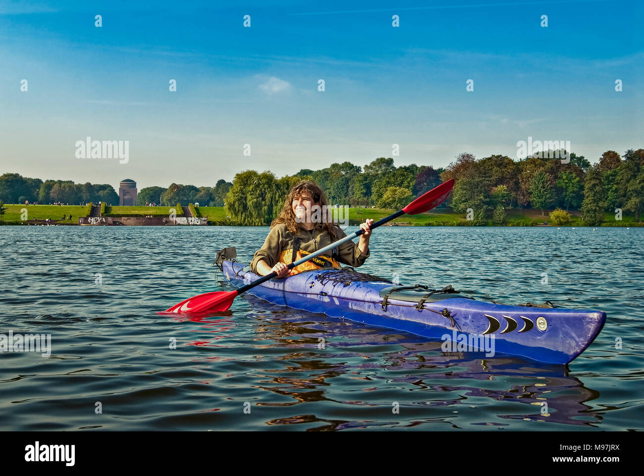 Deutschland, Hambourg, l'Alster, Stadtpark, Stadtparksee Kajakfahrerin, Kajak, Banque D'Images