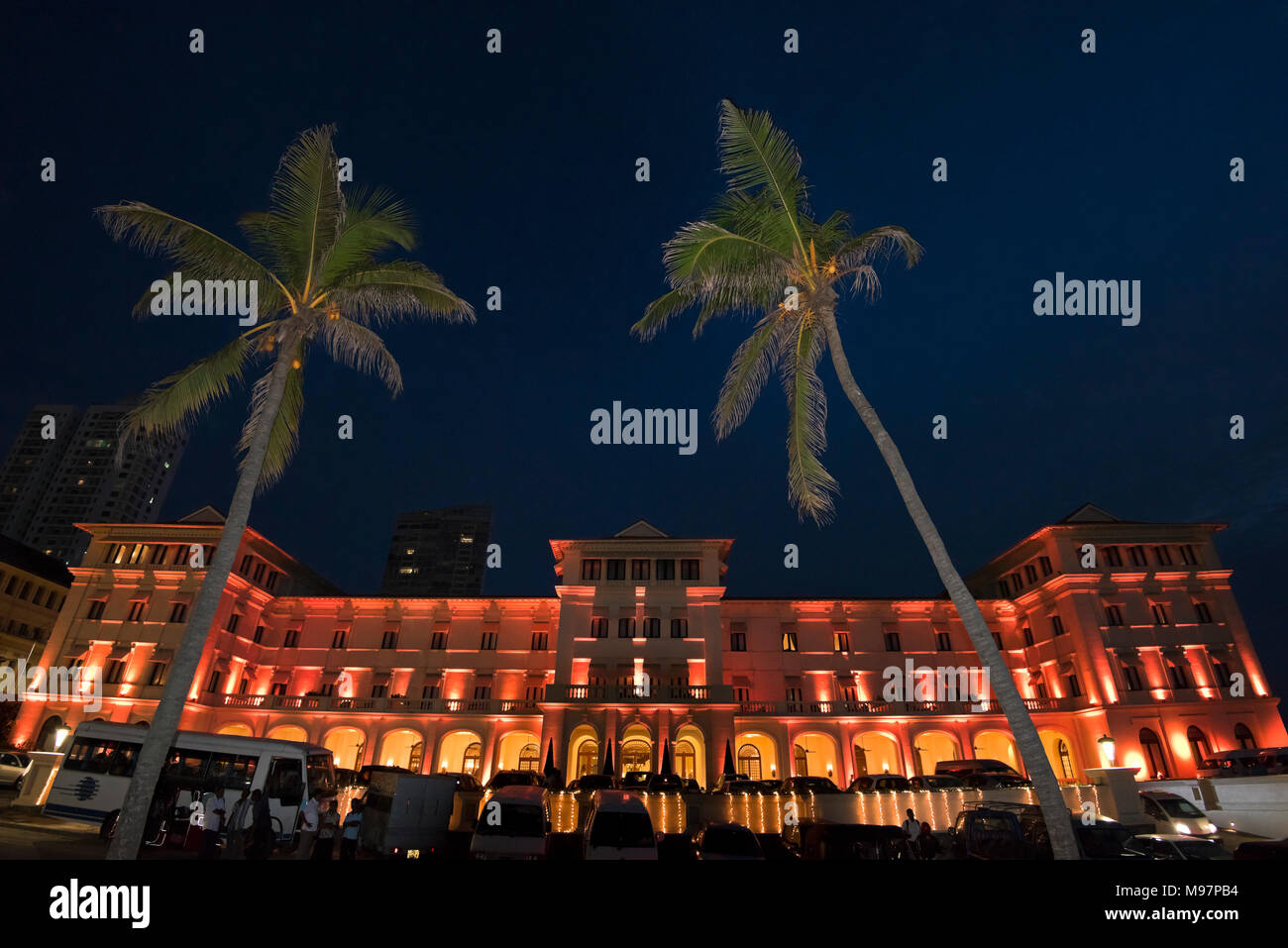 Vue horizontale de la Galle Face Hôtel à la nuit à Colombo, Sri Lanka. Banque D'Images