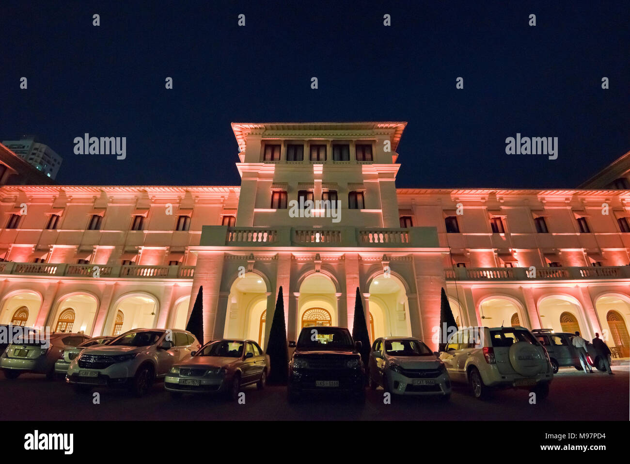 Vue horizontale de la Galle Face Hôtel à la nuit à Colombo, Sri Lanka. Banque D'Images