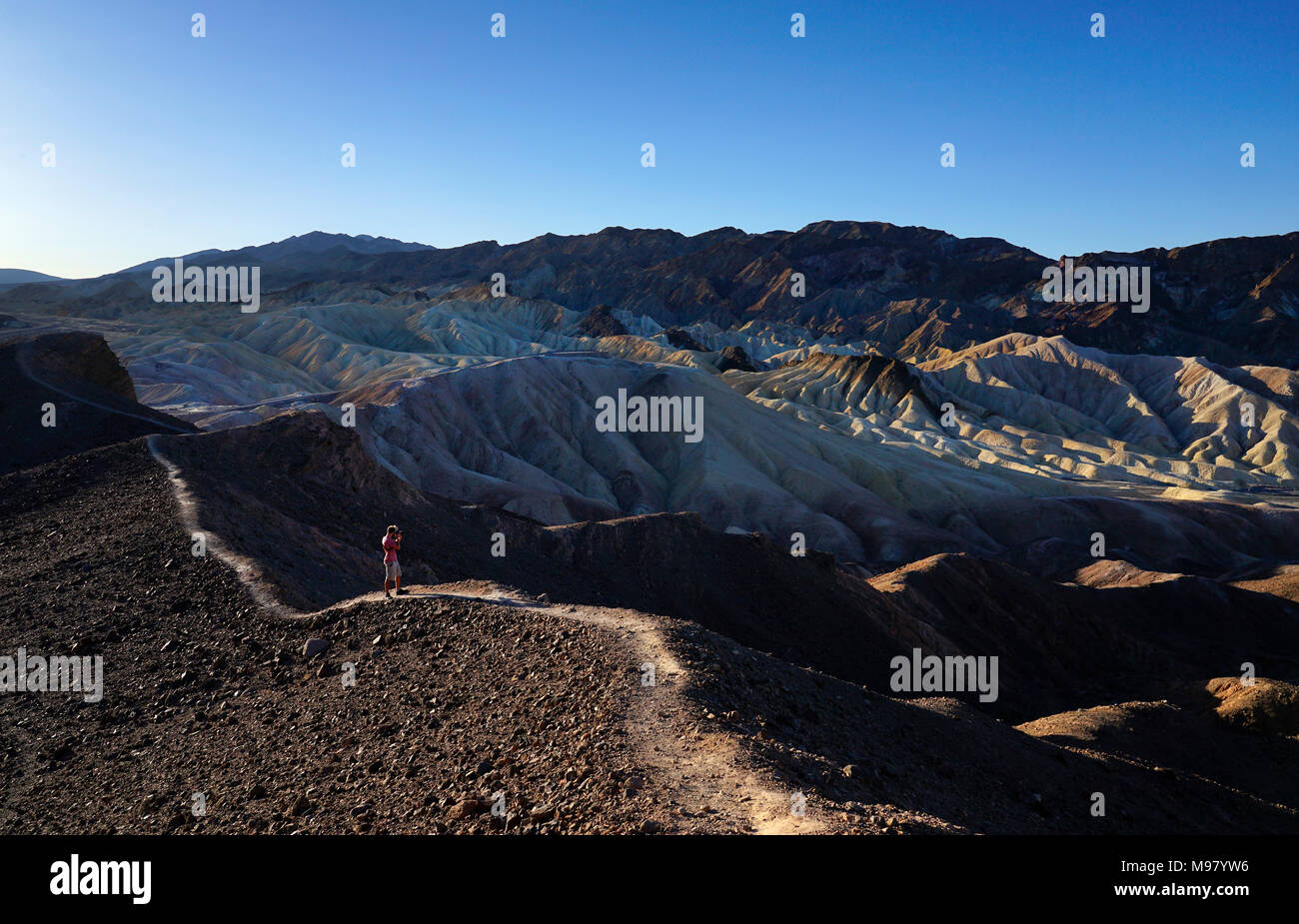 Photographe à Zabriskie point, Death Valley National Park, California,Nord,USA Banque D'Images