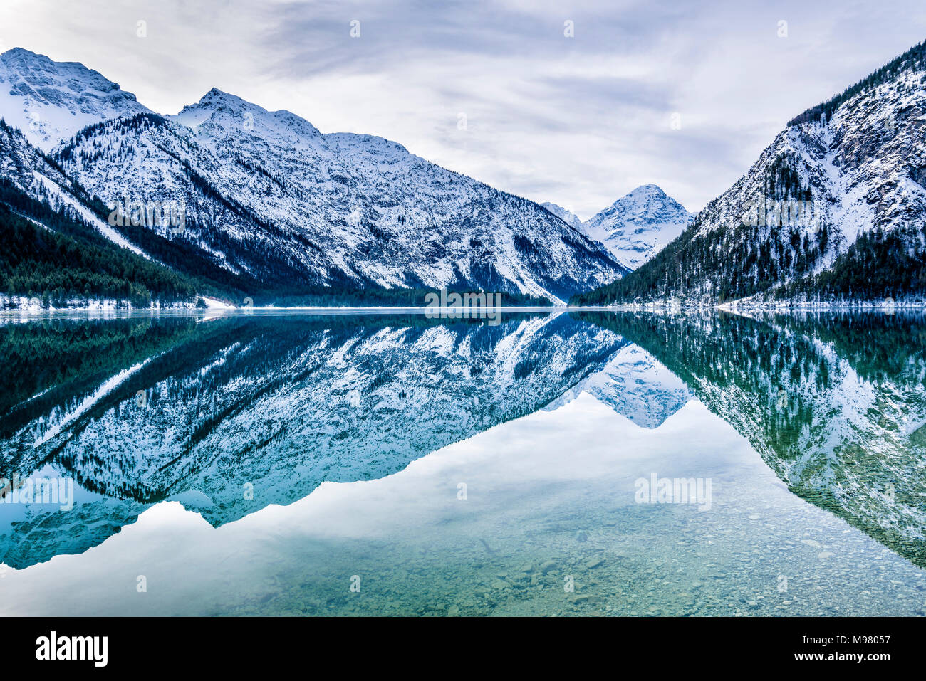 Autriche, Tyrol, Alpes, lac Plansee en hiver Banque D'Images