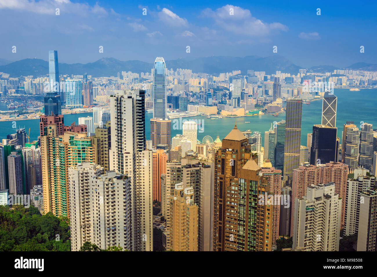 Vue imprenable sur les toits de la ville de Hong Kong depuis le Victoria Peak, Chine Banque D'Images