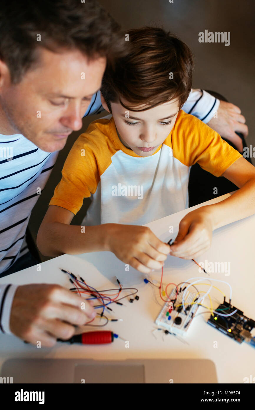 Kit électronique 3-150 Expériences 53 Composants Jouet STEM Avec Capteurs De Lumiere Microphone Apprentissage Genie Electrique Plaques Kit électronique 3-150 Expériences 53 Composants Jouet STEM Avec Capteurs De Lumiere Microphone Apprentissage Genie Electrique Plaques