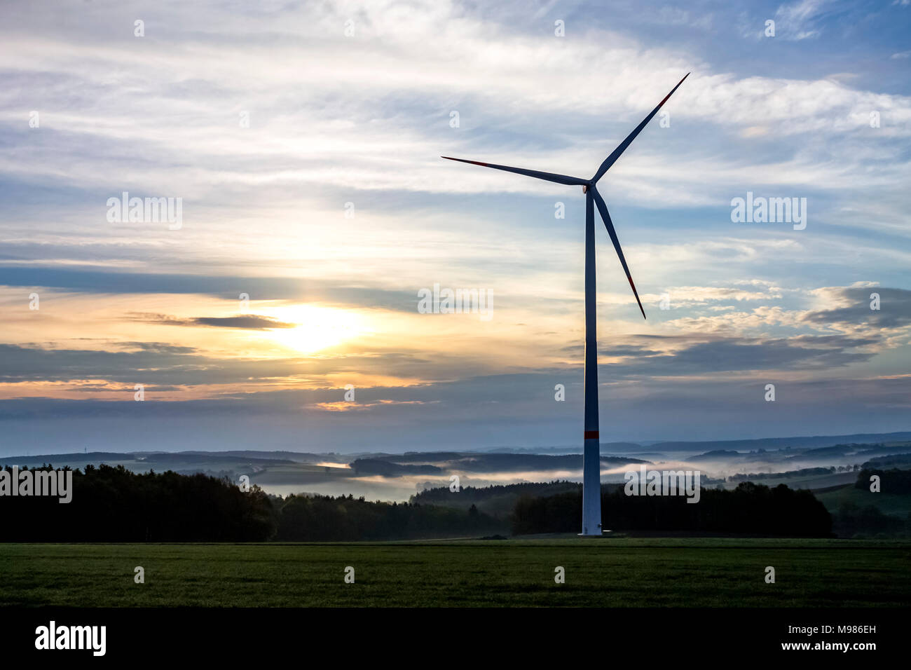 Allemagne, Hesse, Taunus, roue éolienne Banque D'Images