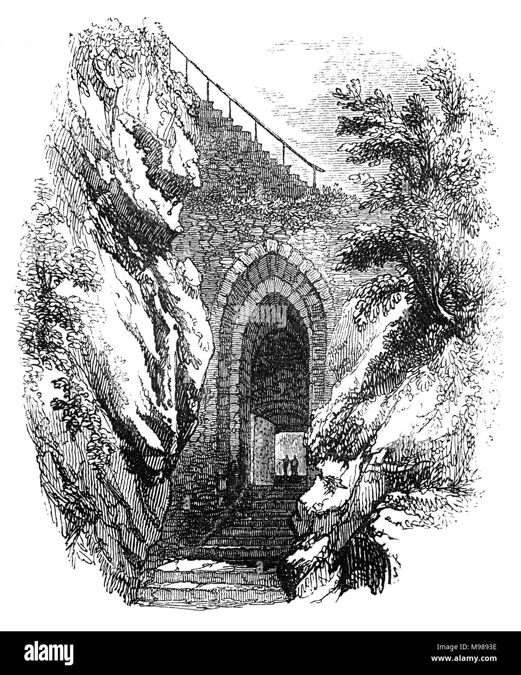 La porte entre les niveaux supérieur et inférieur du château de Dumbarton. Il surplombe la ville écossaise de Dumbarton et la rivière Clyde en Écosse, Dumbartonshire, et se trouve sur un connecteur de basalte volcanique connu sous le nom de Dumbarton Rock. Il a la plus longue histoire d'un fief en Ecosse. À partir du cinquième siècle jusqu'à la neuvième, le château fut le centre de l'independent Brittonique Royaume de Strathclyde. Dans l'Ecosse médiévale, Dumbarton était un important château royal ; il abrita David II et sa jeune épouse, Jeanne de La Tour après la défaite écossaise à Halidon Hill en 1333. Banque D'Images