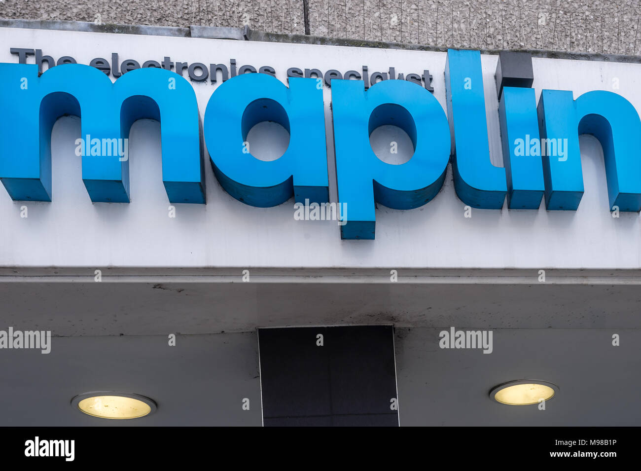 Le magasin Maplin à Brentwood, Essex est configuré pour mettre fin à la suite de l'entreprise relevant de l'administration. Il est titulaire d'un fermer la vente. Banque D'Images