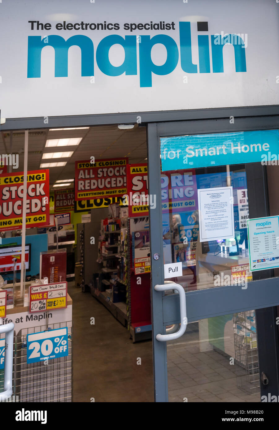 Le magasin Maplin à Brentwood, Essex est configuré pour mettre fin à la suite de l'entreprise relevant de l'administration. Il est titulaire d'un fermer la vente. Banque D'Images