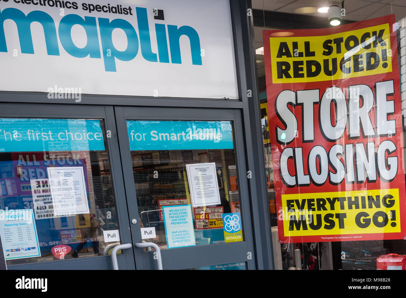 Le magasin Maplin à Brentwood, Essex est configuré pour mettre fin à la suite de l'entreprise relevant de l'administration. Il est titulaire d'un fermer la vente. Banque D'Images