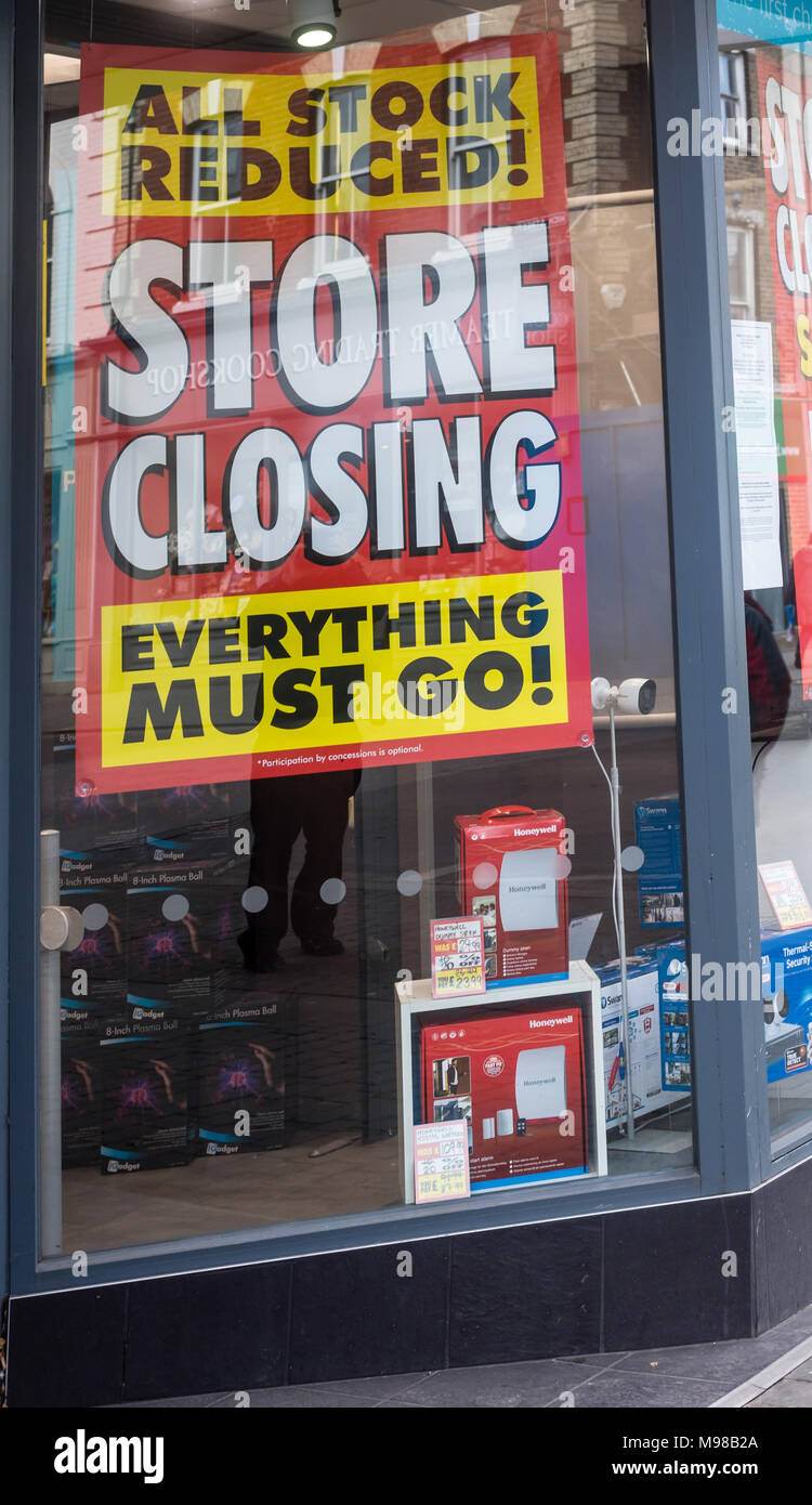 Le magasin Maplin à Brentwood, Essex est configuré pour mettre fin à la suite de l'entreprise relevant de l'administration. Il est titulaire d'un fermer la vente. Banque D'Images