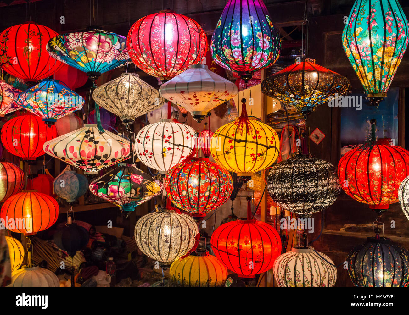 Lanternes asiatiques dans lantern festival international au Vietnam Photo  Stock - Alamy