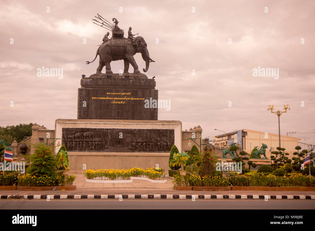 Le Roi Rama 1 monument situé au centre ville de Buriram, dans la province de Buri Ram dans l'Isan dans le nord-est de la Thaïlande. La Thaïlande, Buriram, Novembre, 2017 Banque D'Images