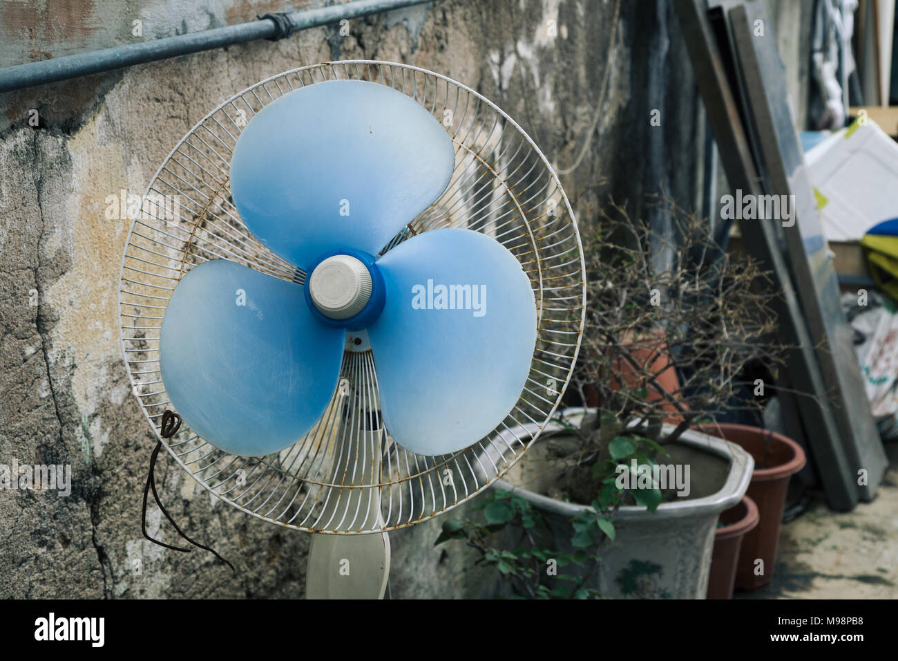 Ventilateur cassé dans le village de pêcheurs Tai O, à HongKong Photo Stock  - Alamy