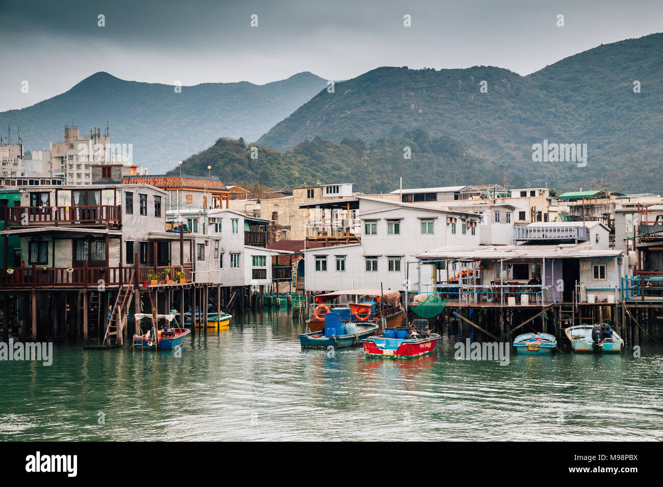 Tai o village de pêcheurs, vieille maison flottante et la mer à HongKong Banque D'Images