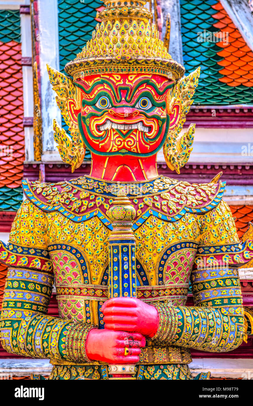 Gardien à l'entrée de Bangkok Wat Phra Kaew et le Grand Palais. Bangkok, Thailandia. Banque D'Images