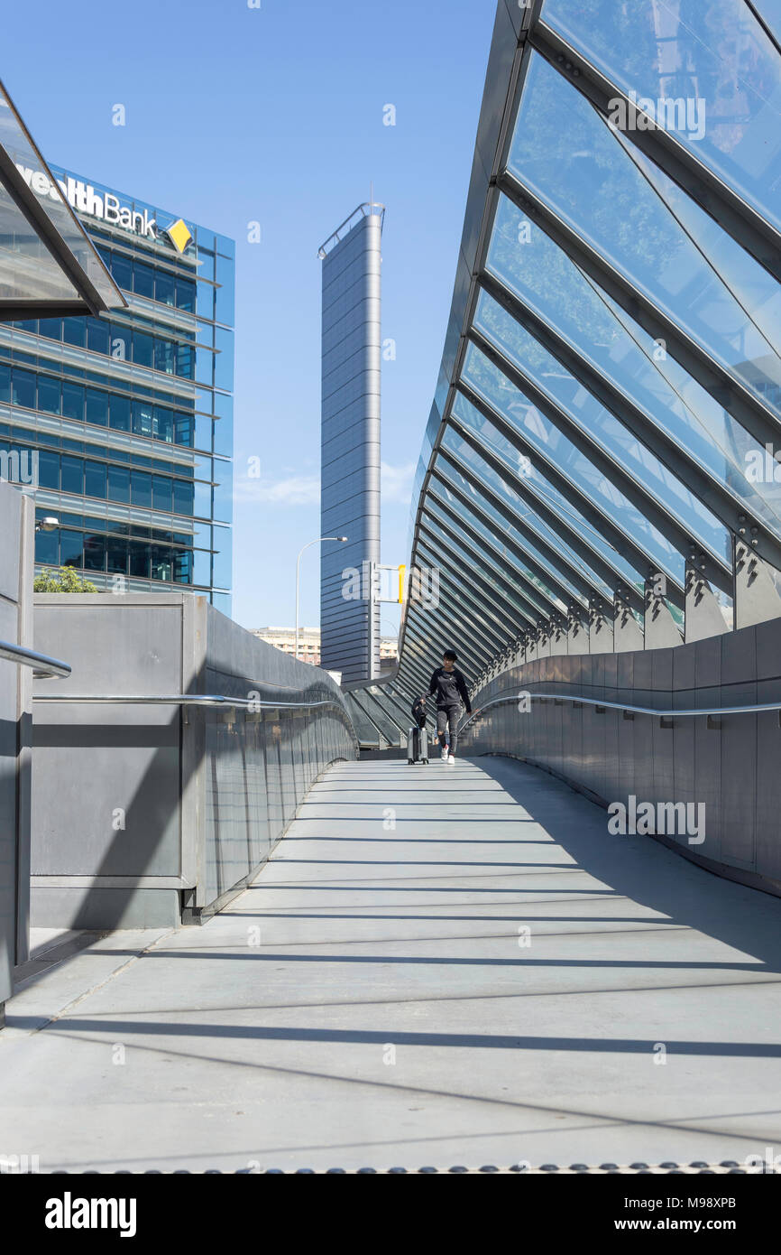 Passerelle pour piétons à Darling Harbour, Bathurst Street, Sydney, New South Wales, Australia Banque D'Images