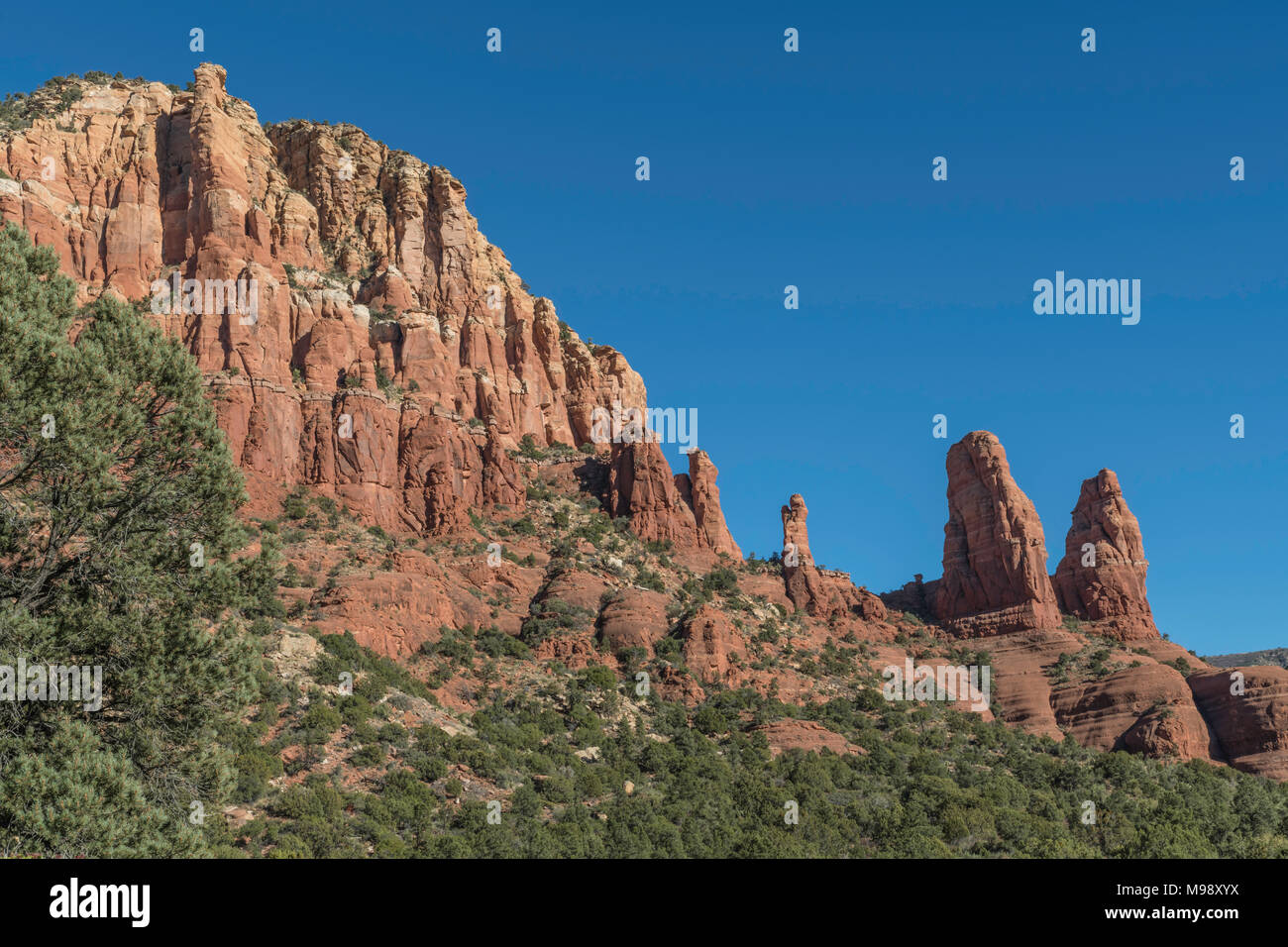 Roches Rouges de Sedona Arizona montrant ceux nommés 'Madonna' et 'l'enfant et deux religieuses' Banque D'Images