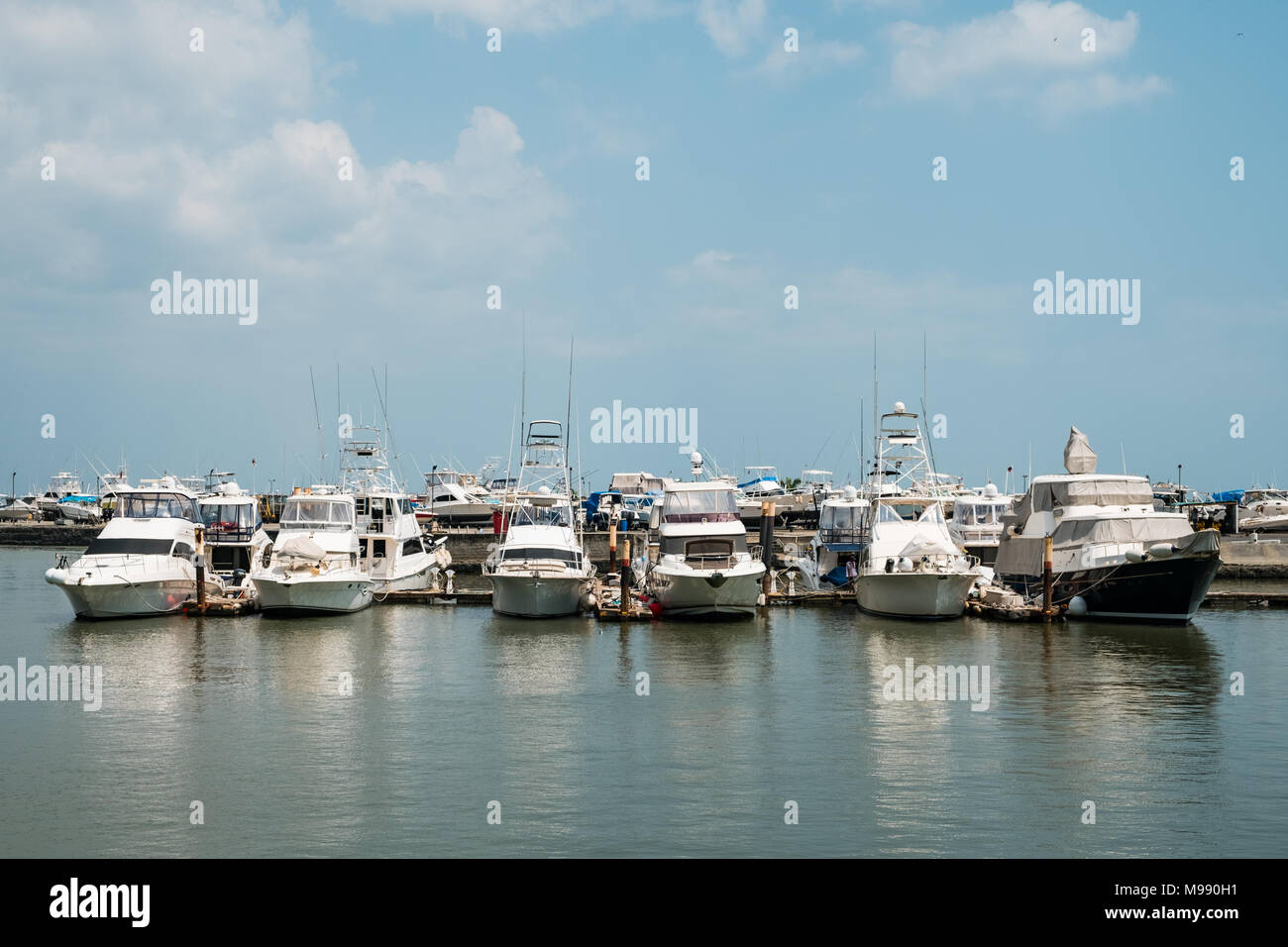 Location de bateaux gratuit dock - bateau de luxe port - Banque D'Images