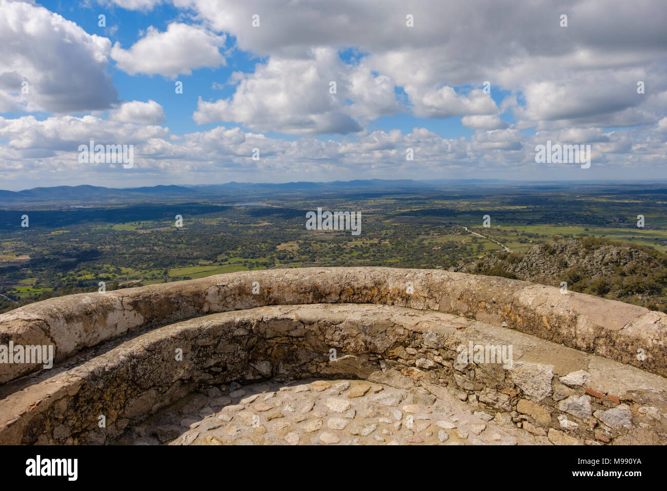 Beau point de vue avec une vue panoramique a appelé le Balcon de l'Estrémadure en montanchez, province de Caceres, Espagne Banque D'Images