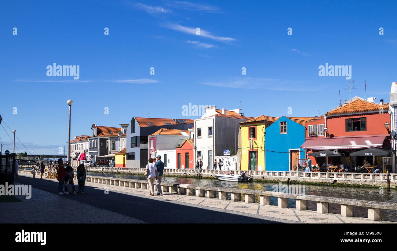 Aveiro, Portugal - Juillet 9, 2017 : Vue de la couleur des édifices de la ville d'Aveiro Banque D'Images