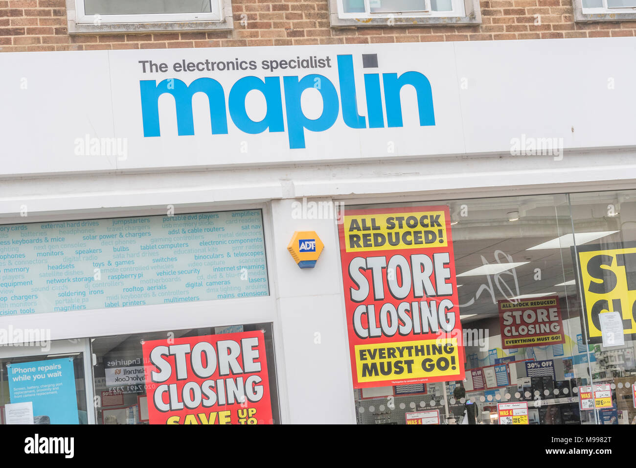 Maplin Plymouth après avoir annoncé la fermeture de tous les magasins. Métaphore - luttant détaillants, high street, crise de l'administration de l'entreprise, la mort de high street Banque D'Images