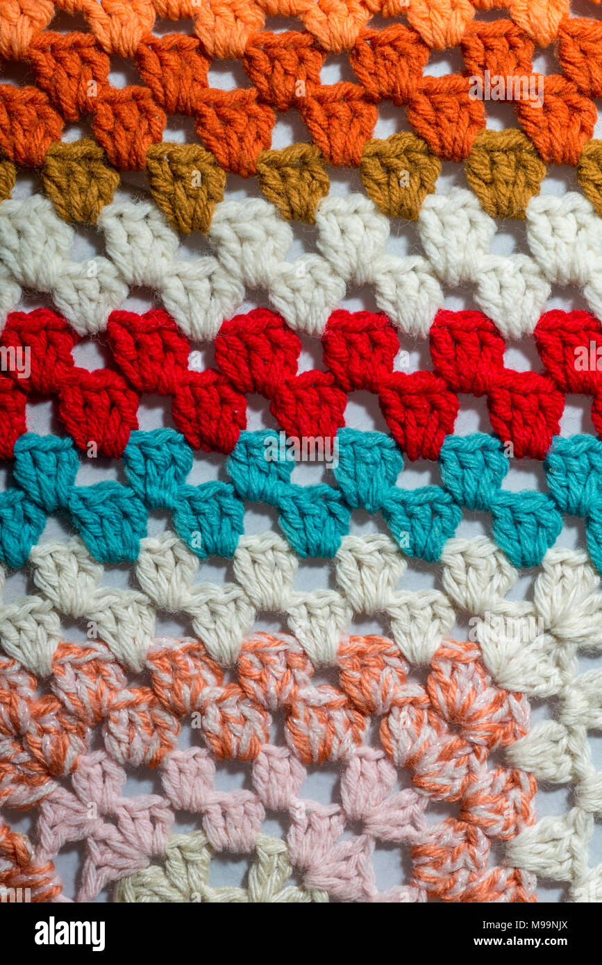 Un crochet fait main tissu de différentes couleurs Photo Stock - Alamy