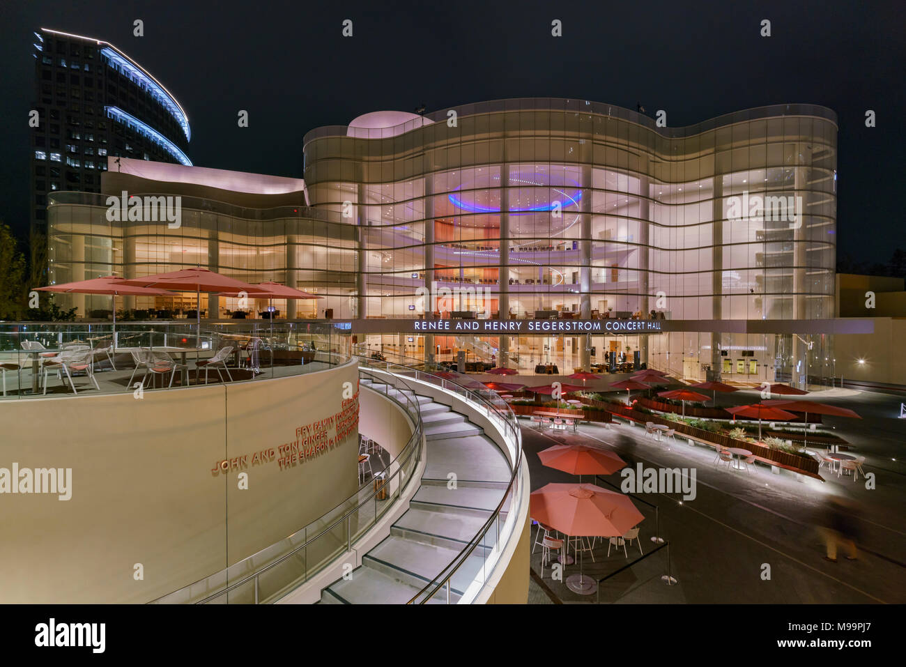 Irvine, MAR 16 Extérieur : vue de la nuit de Segerstrom Center for the Arts on Mar 16, 2018 à Irvine, Los Angeles County, Californie Banque D'Images