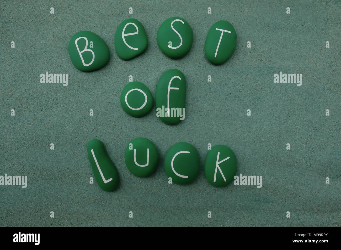Mieux de la chance avec pierres peintes en vert Banque D'Images