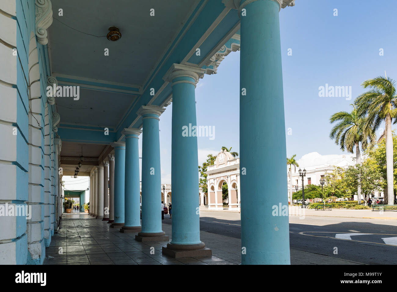 Centre historique urbain de Cienfuegos - Site du patrimoine mondial de l'UNESCO à Cuba. Le Ferrer palace qui est un célèbre bâtiment néoclassique dans le Parque Jose Banque D'Images