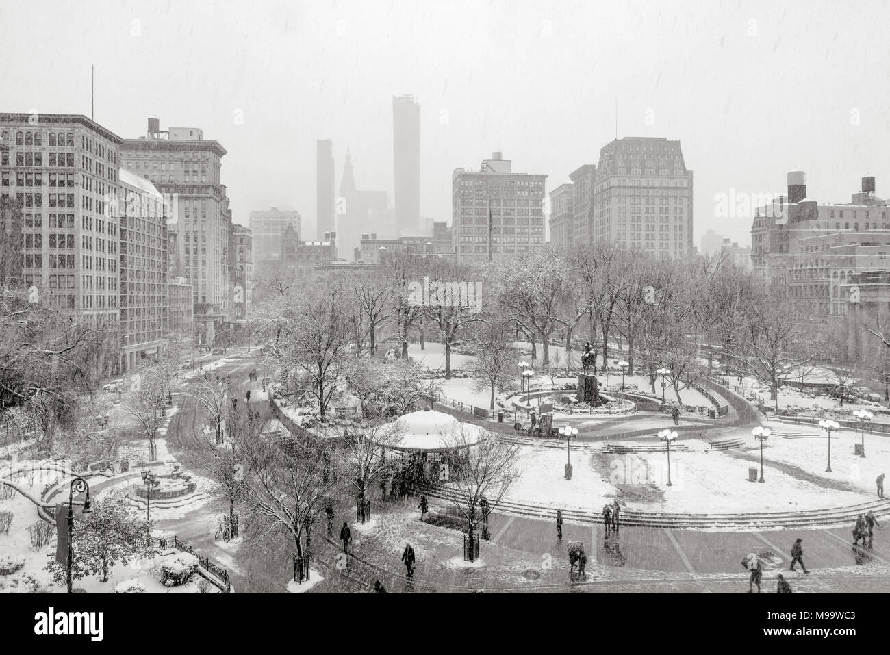 Union Square Park en hiver sous la neige (noir& blanc). Manhattan, New York City Banque D'Images