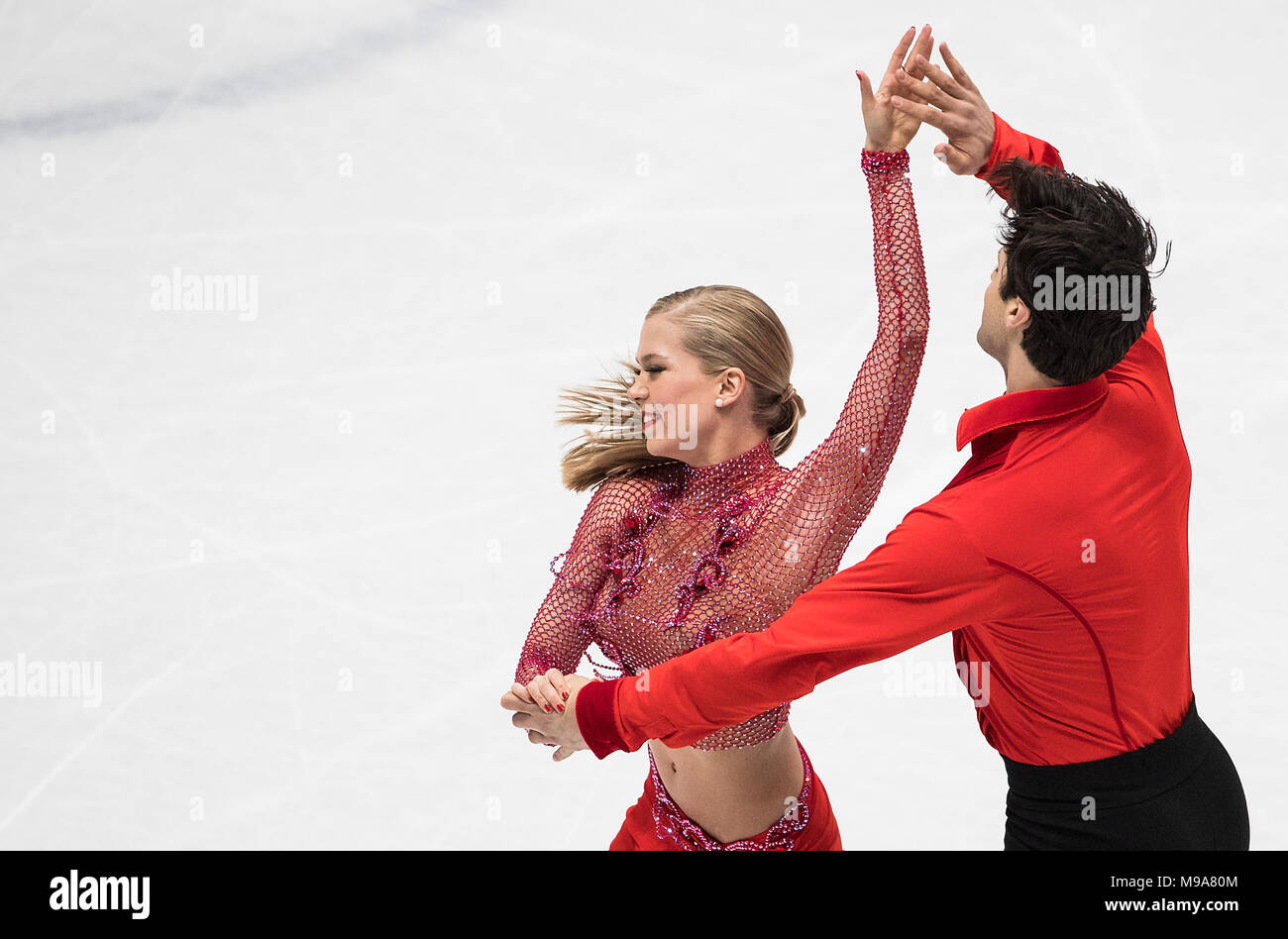 Milan, Italie. Mar 23, 2018. Kaitlyn Weaver (L) et Andrew Poje du Canada effectuer au cours de la danse sur glace, programme de danse court à la compétition aux Championnats du monde de patinage artistique 2018, à Milan, Italie, le 23 mars 2018. Credit : Jin Yu/Xinhua/Alamy Live News Banque D'Images