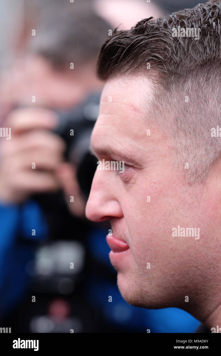 Birmingham, UK - Samedi 24 Mars 2018 - Tommy Robinson militant et ancien leader de l'EDL à la démonstration et de mars par le gars de Football Alliance ( ) en FLA Birmingham. Photo Steven Mai / Alamy Live News Banque D'Images