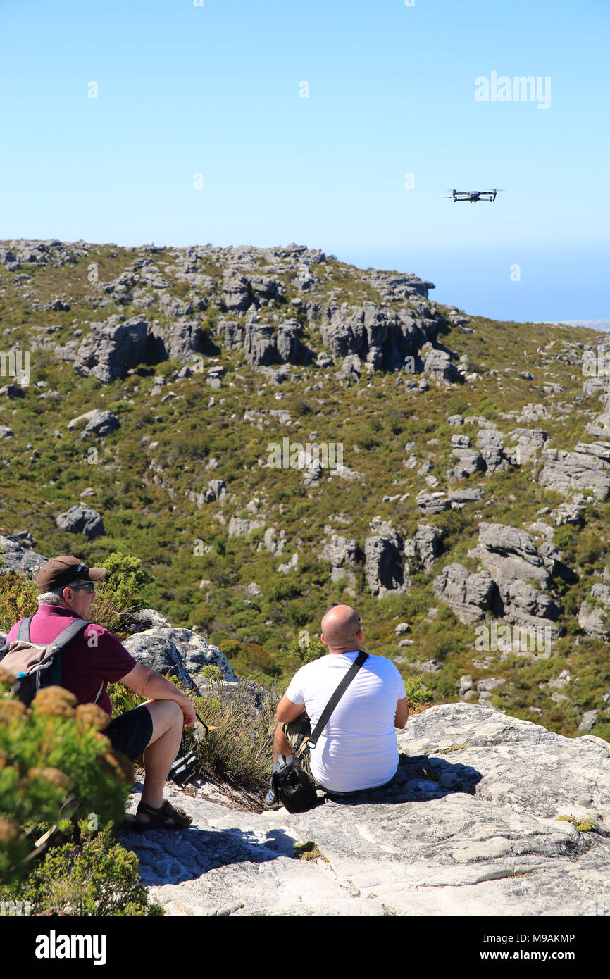 Vol touristique drone, sur la Montagne de la table, à Cape Town, capitale de l'Afrique du Sud Banque D'Images
