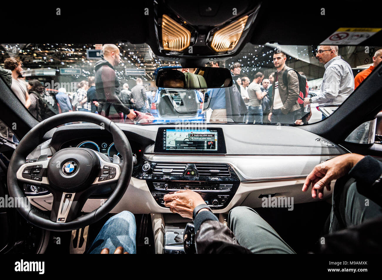 Genève, SUISSE - Le 17 mars 2018 : PLANCHE DE BORD BMW Voiture de sport ultra-rapide présenté lors de la 88e Salon International de l'Automobile de Genève. Banque D'Images