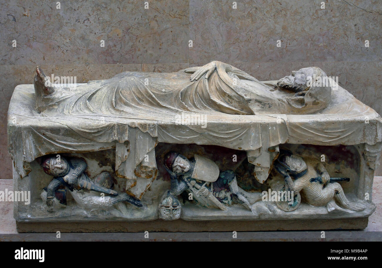Christ enterré xive-xve 100. Le Portugal, le portugais, l'( Convento de Santa Clara ) Le corps est enveloppé dans un tissu léger. Soldats, vêtus de chain mail avec leurs épées et boucliers. Banque D'Images