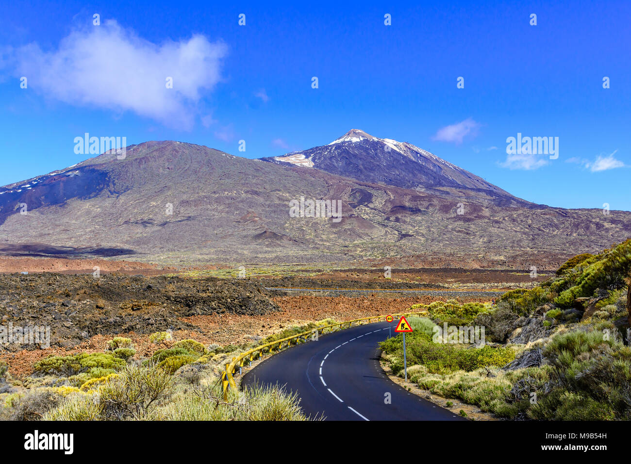 Le Parc National du Teide, Tenerife, Canaries, Espagne - plomb Route Banque D'Images