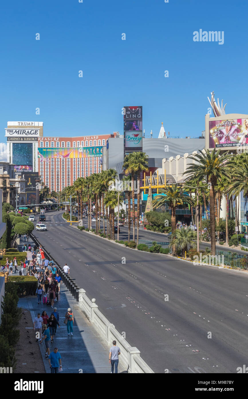 Las Vegas Boulevard, à Las Vegas, Nevada. La partie la plus célèbre de Las Vegas Boulevard est connu comme 'la bande' élégante - hôtels de casino. Banque D'Images