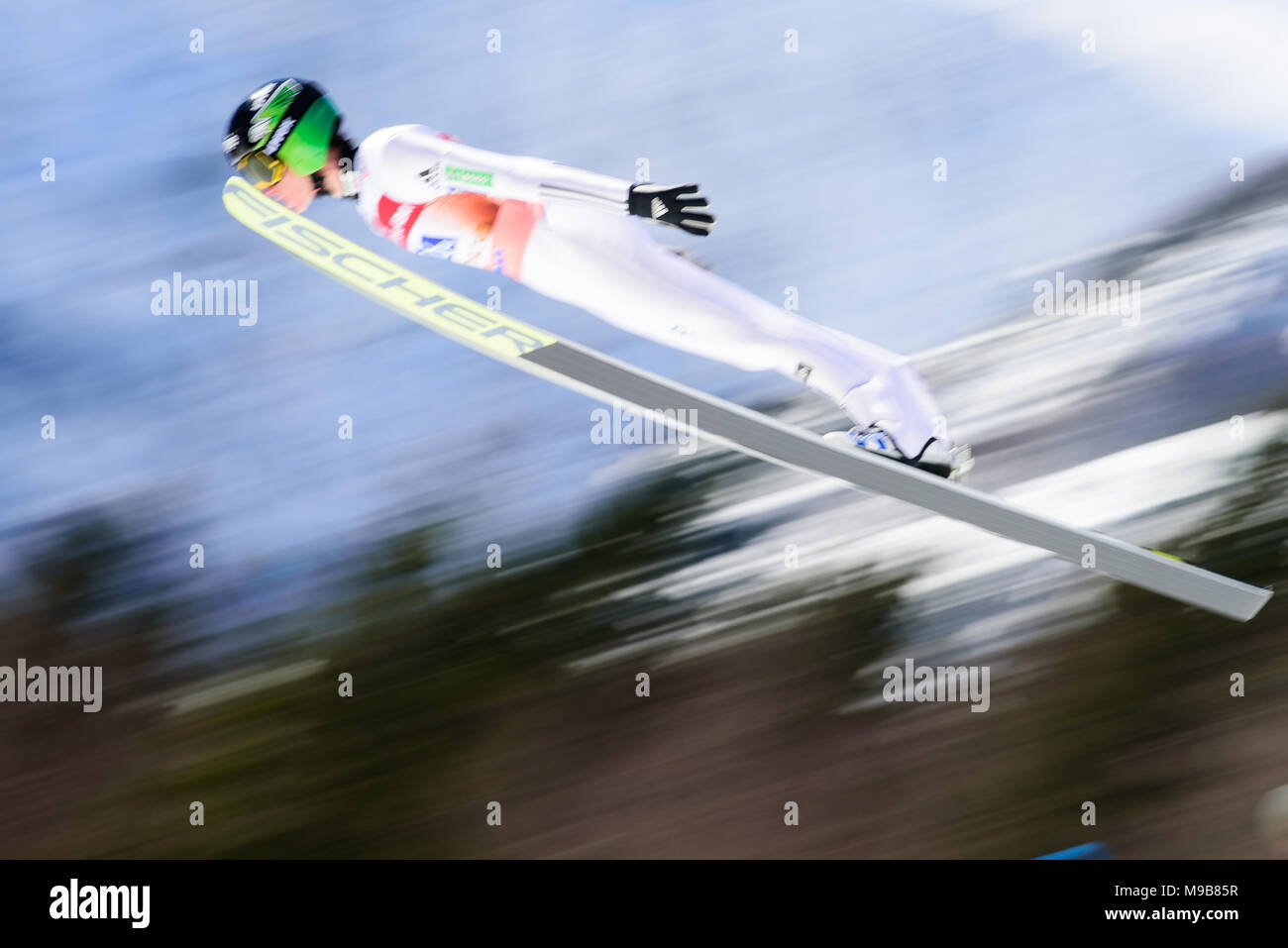Planica, en Slovénie. 24Th Mar, 2018. Peter Prevc de Slovénie s'élance dans l'air au cours de la compétition par équipe FIS Planica finales de la Coupe du monde de saut à ski le 24 mars 2017 à Planica, en Slovénie. Credit : Rok Rakun/Pacific Press/Alamy Live News Banque D'Images