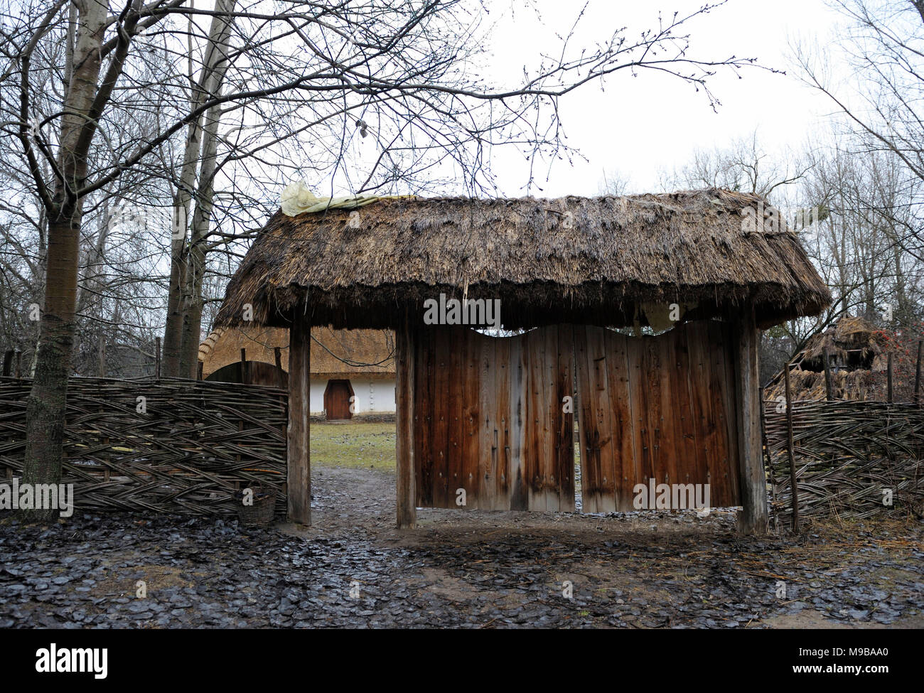 Avis de ménage rural ukrainien reconstruit du 17 siècle à Mamaeva Sloboda. 23 mars, 2018. Kiev, Ukraine Banque D'Images