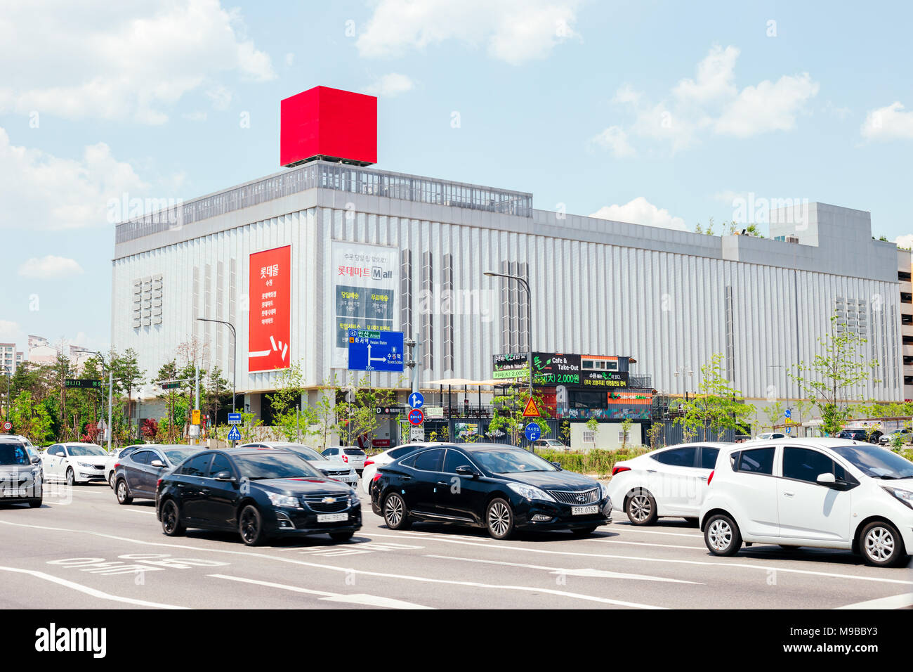 Suwon, Corée - 4 juin 2017 : grand centre commercial coréen Lotte department store Banque D'Images