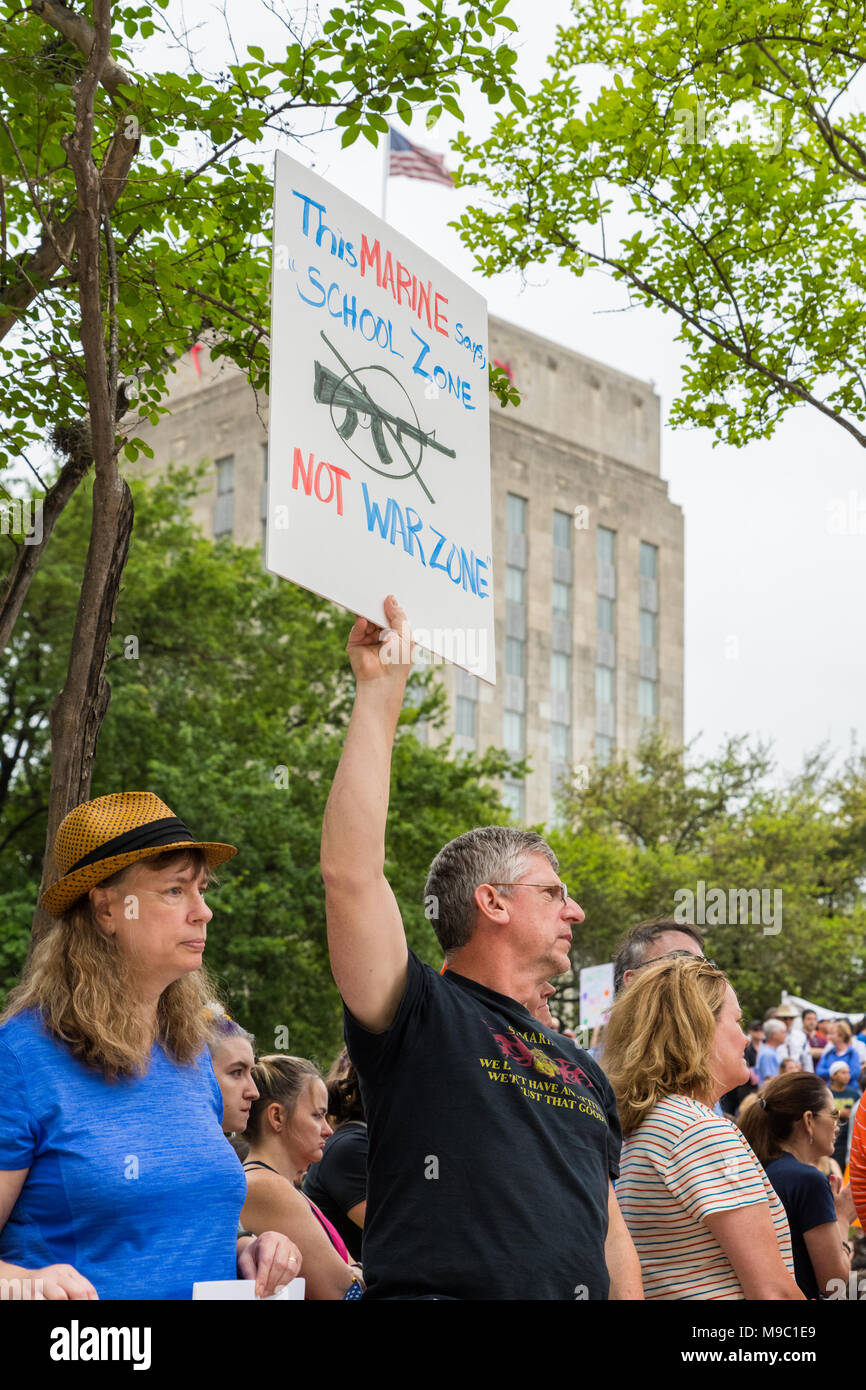 Houston, Texas - 24 mars, 2018 Texas : les étudiants et les familles à protester pour le contrôle des armes en mars pour notre vie à crédit : michelmond rallye/Alamy Live News Banque D'Images