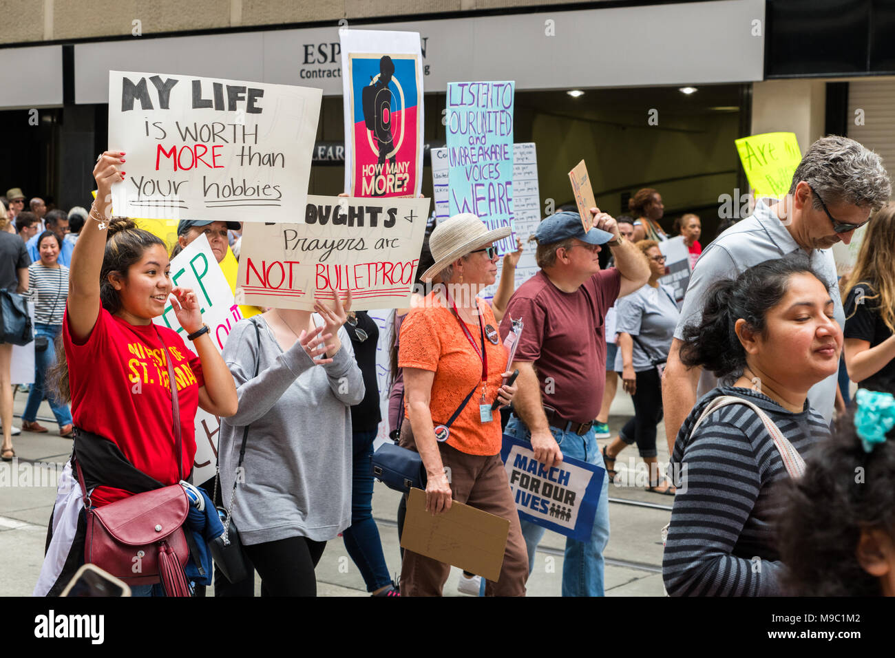 Houston, Texas - 24 mars, 2018 Texas : les étudiants et les familles à protester pour le contrôle des armes en mars pour notre vie à crédit : michelmond rallye/Alamy Live News Banque D'Images