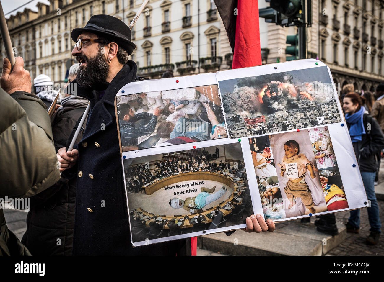 Italie Piémont Turin Samedi, 24 mars, est la journée d'action mondiale pour l'Afrin, frappé par l'agression turque-jihadist recherché par Erdogan à partir du 20 janvier. Credit : Realy Easy Star/Alamy Live News Banque D'Images