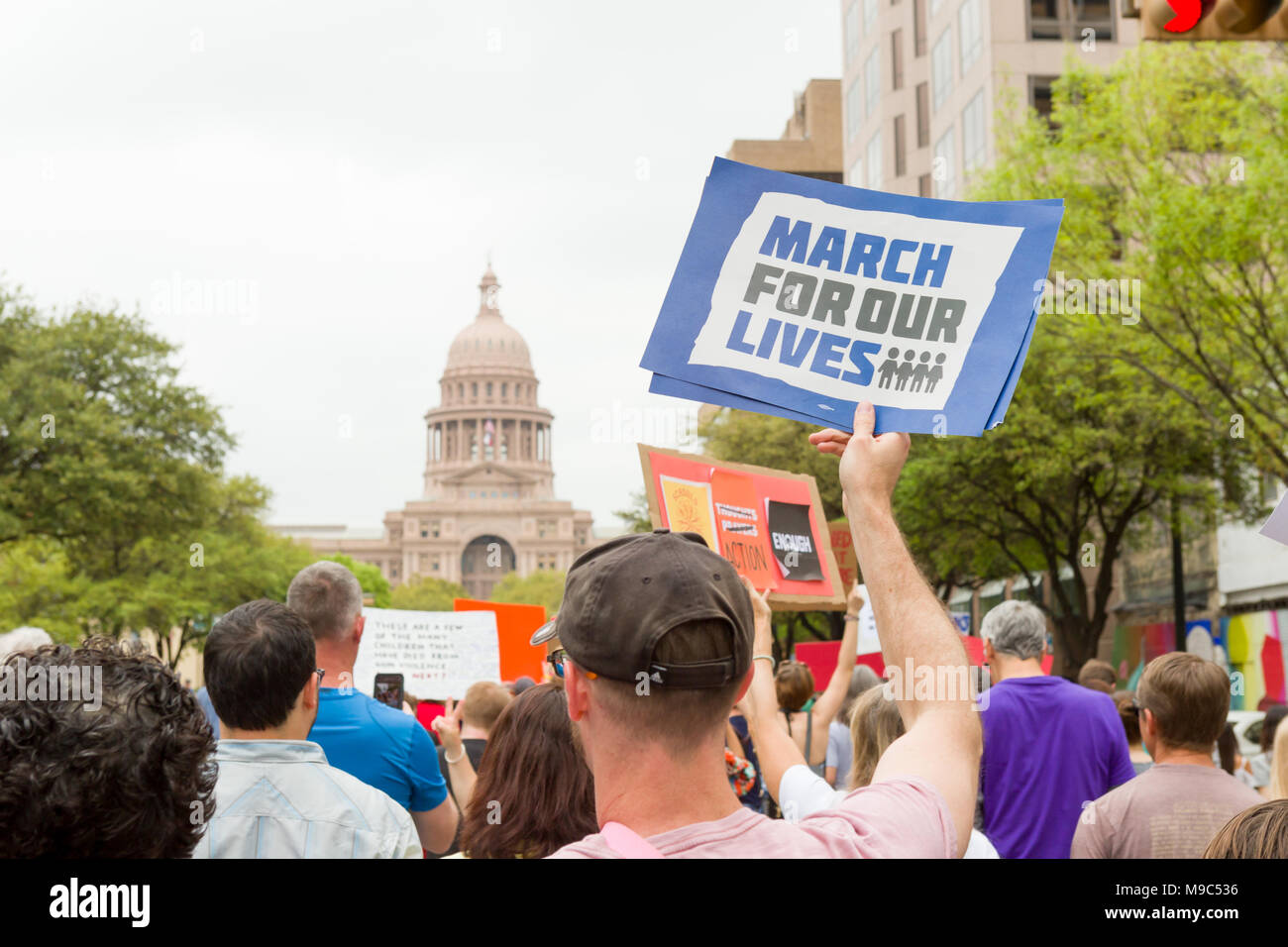 Austin, Texas, le 24 mars 2018. Les manifestants participer à l'Austin Texas 'Marche pour la vie', qui protestent contre la violence armée et des fusillades dans les écoles américaines. Les marches ont eu lieu dans différentes villes des États-Unis, inspirée par le plus récemment Février 2018 meurtres d'élèves dans une école secondaire dans un parc en Floride par un ancien élève. Banque D'Images