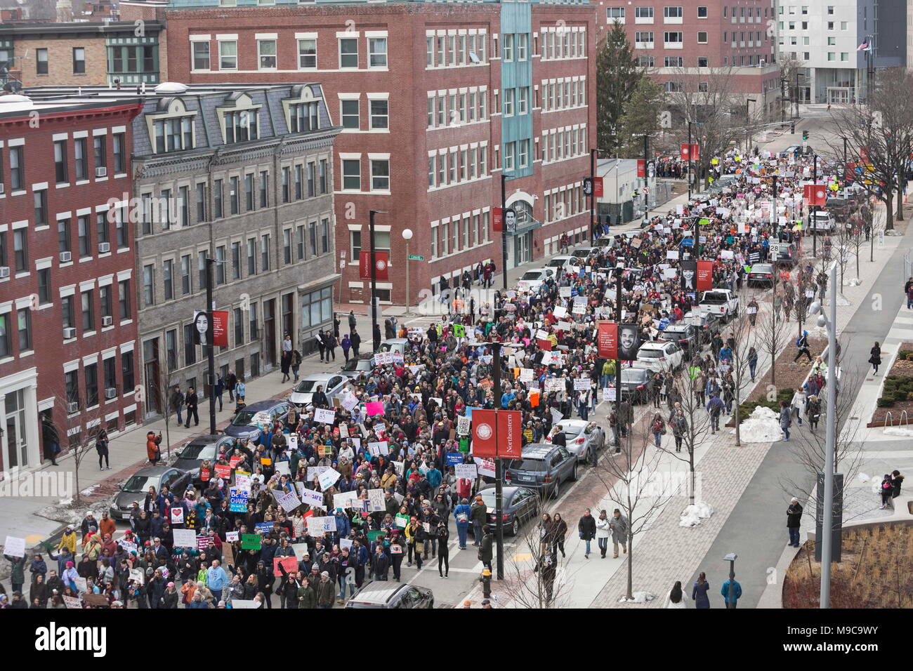 Boston, Massachusetts, USA. 24Th Mar, 2018. Des dizaines de milliers de personnes sont venus soutenir la Marche pour notre vie à Boston et le rassemblement à Boston Common en solidarité avec des dizaines de marches anti-violence par arme à feu qui ont eu lieu à travers le comté le Samedi, Mars 24, 2018. Credit : Alena Kuzub/ZUMA/Alamy Fil Live News Banque D'Images